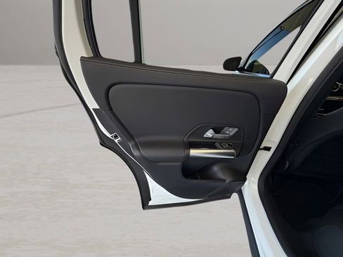 Used 2023 Mercedes-Benz GLA 250 4MATIC image 31