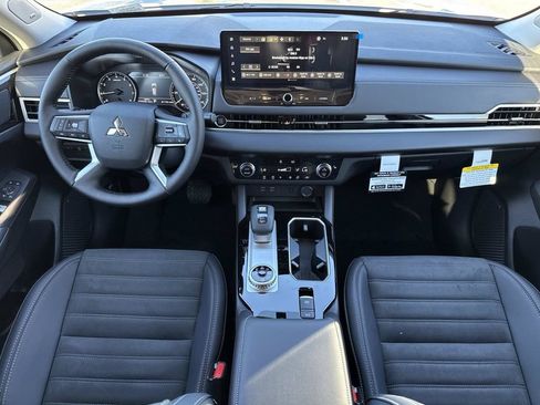 New 2026 Mitsubishi Outlander AWD image 16