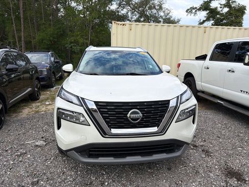 Used 2021 Nissan Rogue SV w/ Premium Package FWD image 2