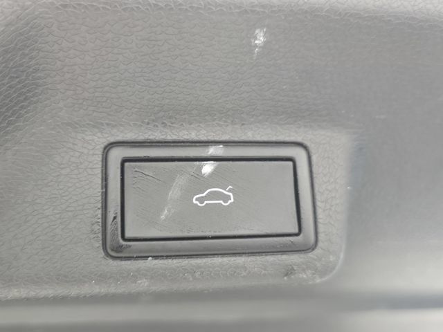 Used 2025 Volkswagen ID. Buzz Pro S RWD image 9