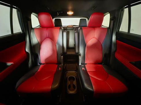 Used 2023 Toyota Highlander XSE FWD image 30