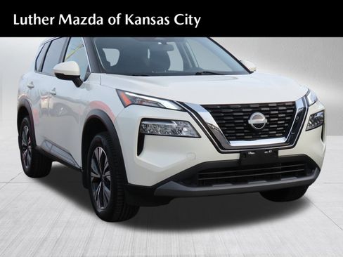 Used 2023 Nissan Rogue SV image 1