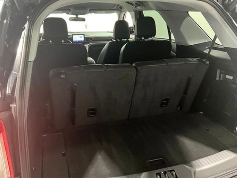 Used 2023 Ford Explorer XLT image 40