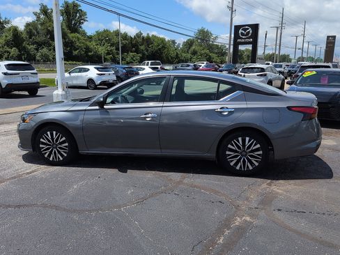 Used 2024 Nissan Altima 2.5 SV FWD image 4
