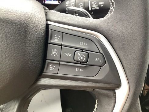 New 2025 Jeep Grand Cherokee Altitude image 33