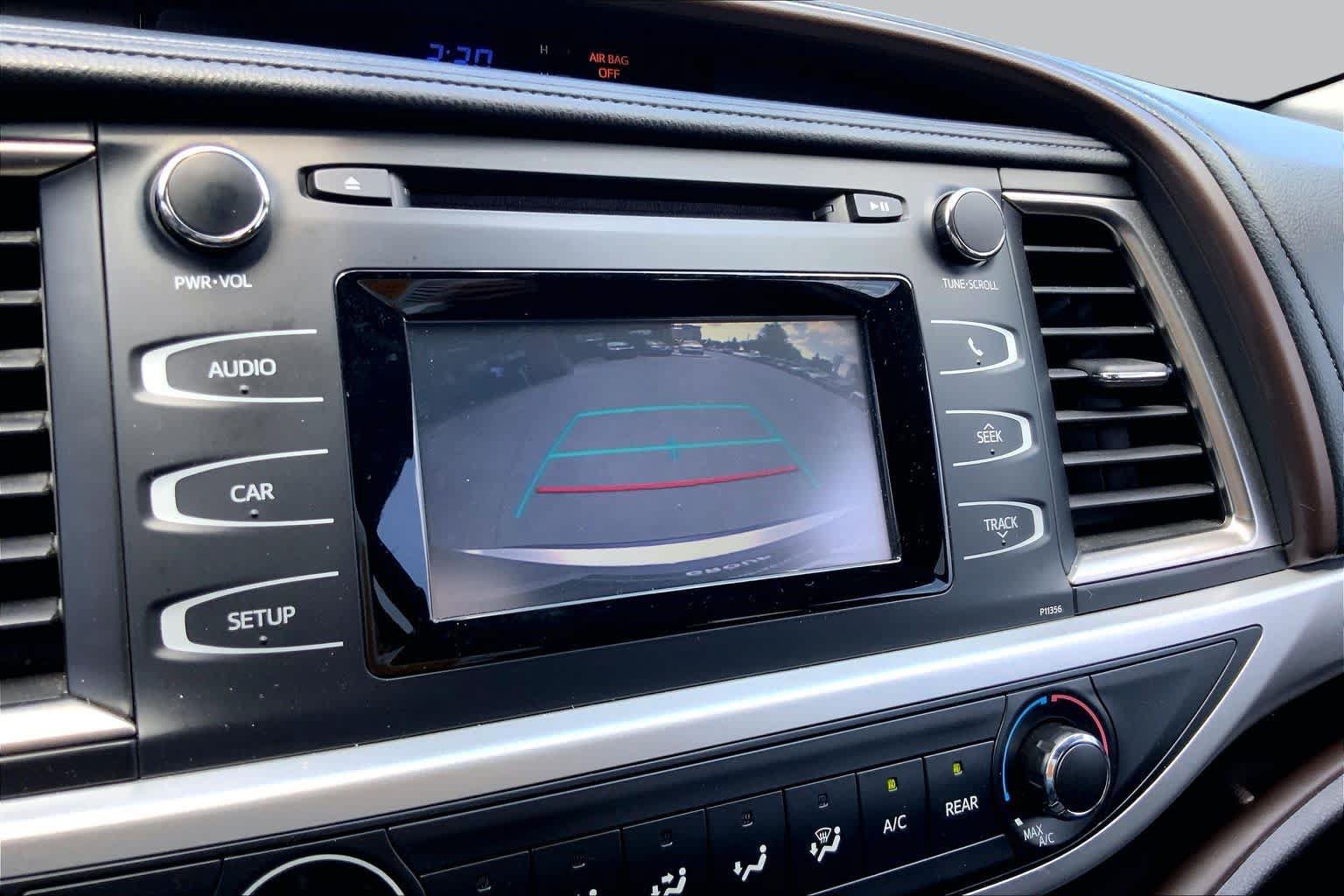 Used 2017 Toyota Highlander LE FWD image 25