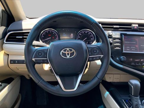 Used 2018 Toyota Camry XLE FWD image 6
