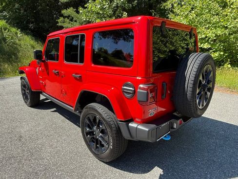Used 2024 Jeep Wrangler Unlimited Sahara w/ Technology Group AWD/4WD image 8