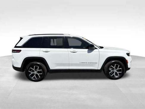 Used 2025 Jeep Grand Cherokee Limited w/ Luxury Tech Group II AWD/4WD image 9