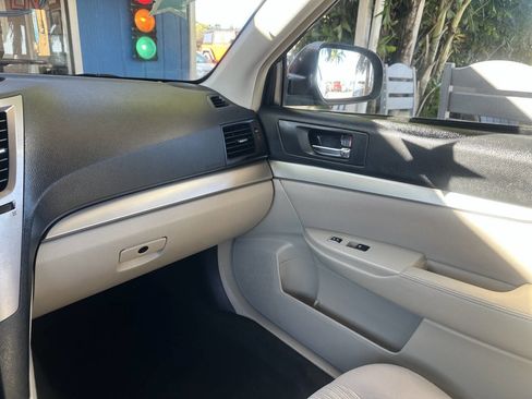 Used 2013 Subaru Outback 2.5i Premium image 17