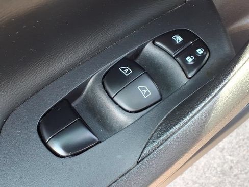 Used 2015 Nissan Altima 2.5 SV w/ Convenience Package FWD image 16