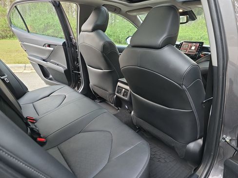 Used 2022 Toyota Camry XSE image 11