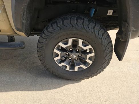 Used 2020 Toyota Tacoma TRD Off-Road image 9
