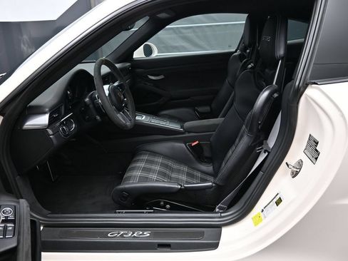 Certified 2016 Porsche 911 GT3 RS RWD image 5