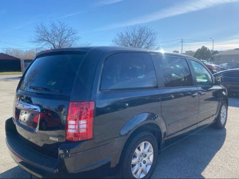 Used 2008 Chrysler Town & Country LX image 5