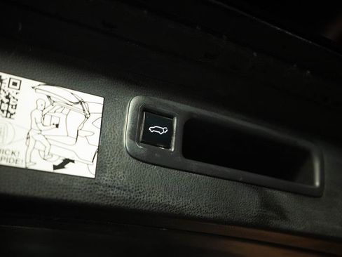 Used 2024 Toyota Highlander XLE AWD/4WD image 8