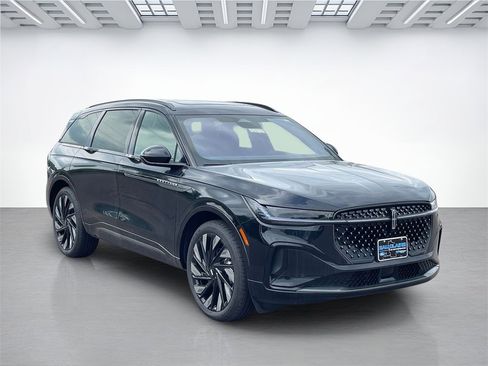 New 2025 Lincoln Nautilus Reserve image 1