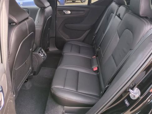 Used 2023 Volvo XC40 B5 Ultimate w/ Protection Package Premier image 12
