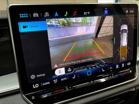 Used 2025 Volkswagen Tiguan SE w/ Panoramic Sunroof Package image 23