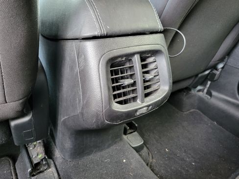 Used 2021 Jeep Cherokee Latitude FWD image 15
