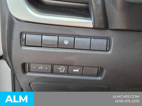 Used 2025 Nissan Rogue SV FWD image 29