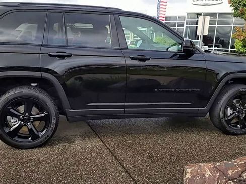 New 2025 Jeep Grand Cherokee Altitude w/ Trailer Tow Package image 8