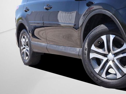 Used 2016 Toyota RAV4 LE AWD/4WD image 3