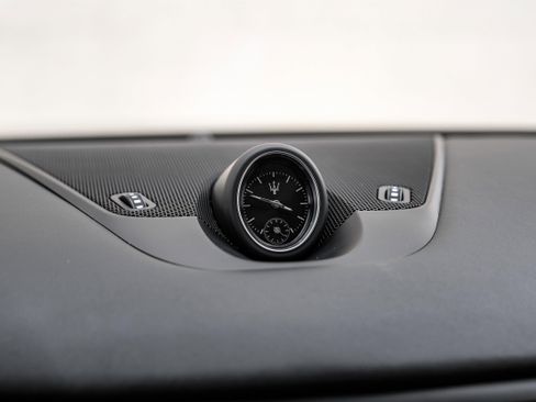 Used 2017 Maserati Levante w/ Luxury Package image 28