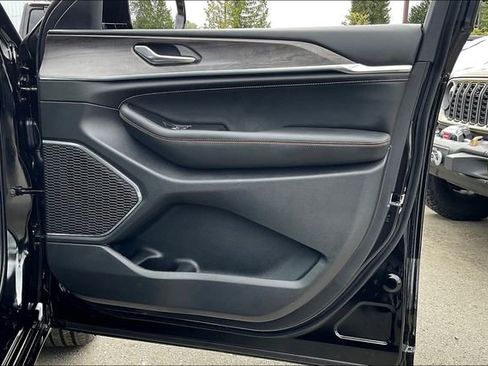 New 2025 Jeep Grand Cherokee L Overland image 26