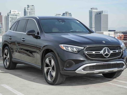 Used 2024 Mercedes-Benz GLC 300 4MATIC image 3