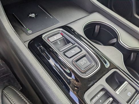 Used 2025 Honda Pilot Touring image 28