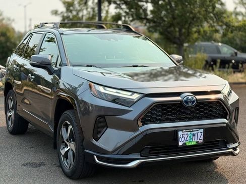 Used 2024 Toyota RAV4 SE w/ Weather & Moonroof Package AWD/4WD image 7