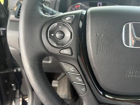 Used 2017 Honda Pilot Touring image 18