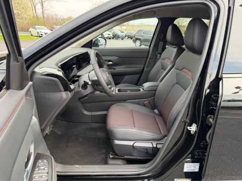 New 2026 Nissan Kicks SR AWD/4WD image 13
