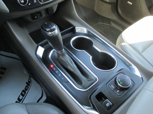 Used 2020 Chevrolet Traverse LT w/ LT Premium Package image 17