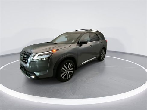 Used 2022 Nissan Pathfinder Platinum w/ Cargo Package image 8