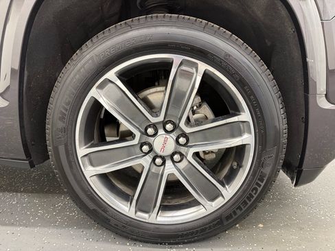Used 2018 GMC Acadia Denali w/ Technology Package FWD image 21