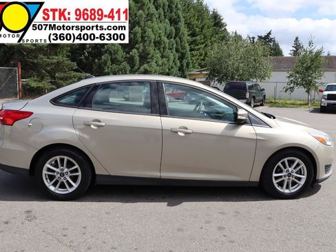 Used 2016 Ford Focus SE FWD image 9