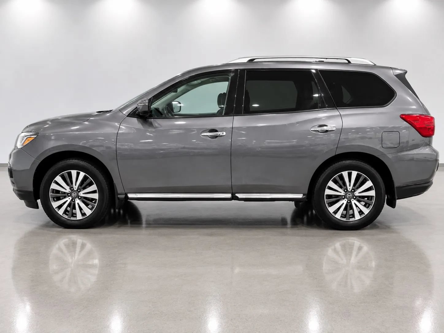 Used 2020 Nissan Pathfinder SV FWD image 8