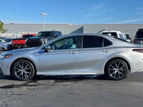 Certified 2022 Toyota Camry SE image 9