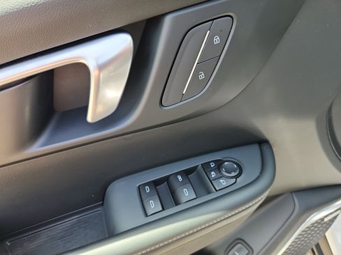 Used 2025 Buick Enclave Preferred FWD image 21