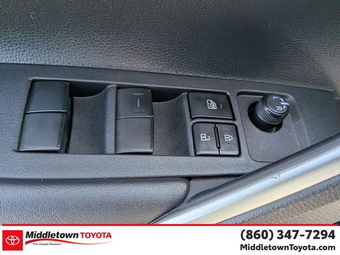 Used 2025 Toyota Corolla Cross L AWD/4WD image 12