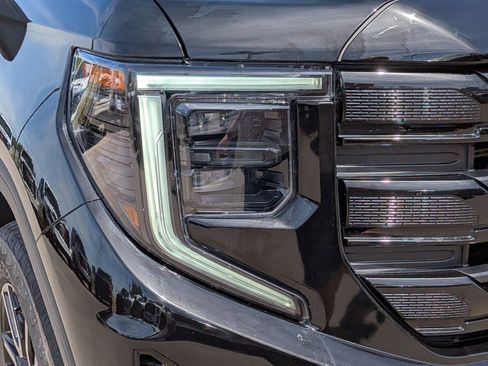 Used 2024 GMC Sierra 1500 Elevation w/ LPO, Elevation Black Package AWD/4WD image 9