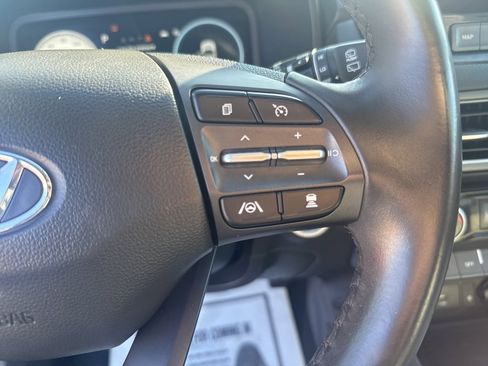 Used 2022 Hyundai Kona Limited image 11