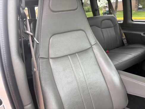 Used 2017 Chevrolet Express 3500 LS RWD image 15