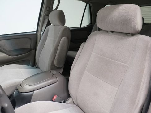 Used 2004 Toyota Sequoia SR5 RWD image 12