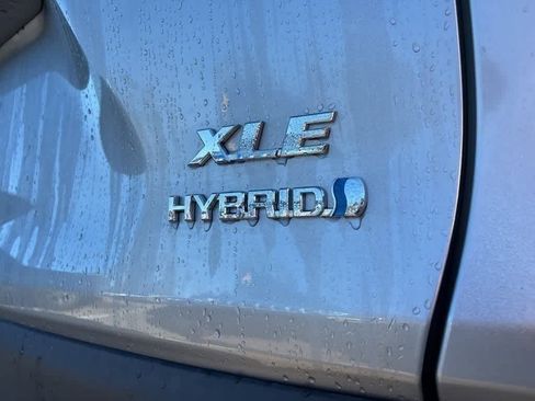 Used 2021 Toyota RAV4 XLE image 5