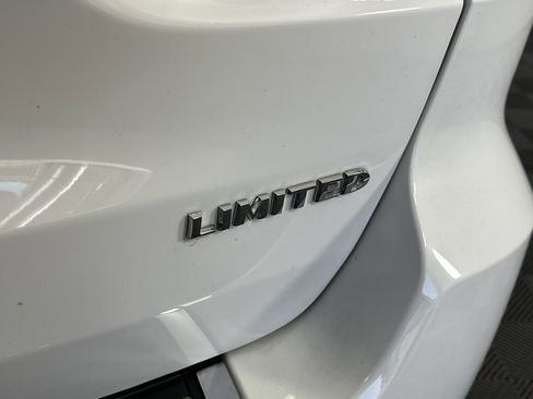 Used 2022 Jeep Grand Cherokee Limited image 17