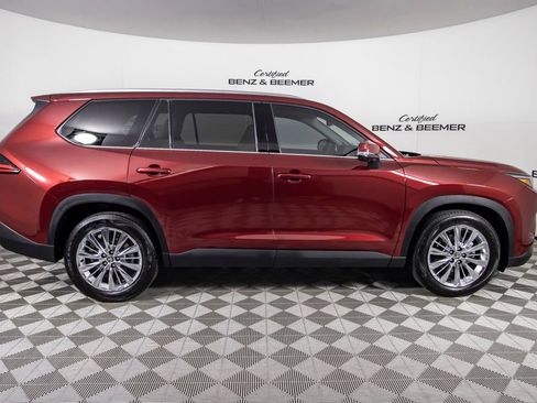 Used 2025 Toyota Grand Highlander AWD image 13