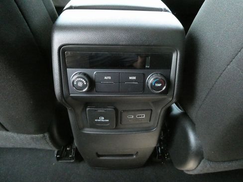 Certified 2023 GMC Acadia SLE w/ Driver Convenience Package image 33